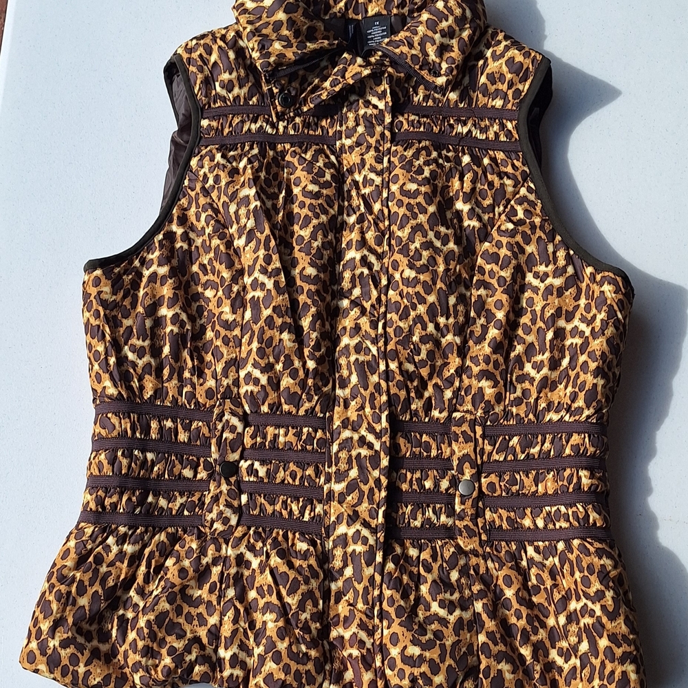 New Directions Leopard Print Sleeveless Blouse